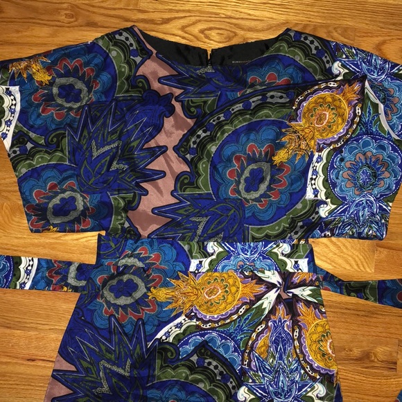 Xs bcbgmaxazria dress. Ties in back - Picture 2 of 3